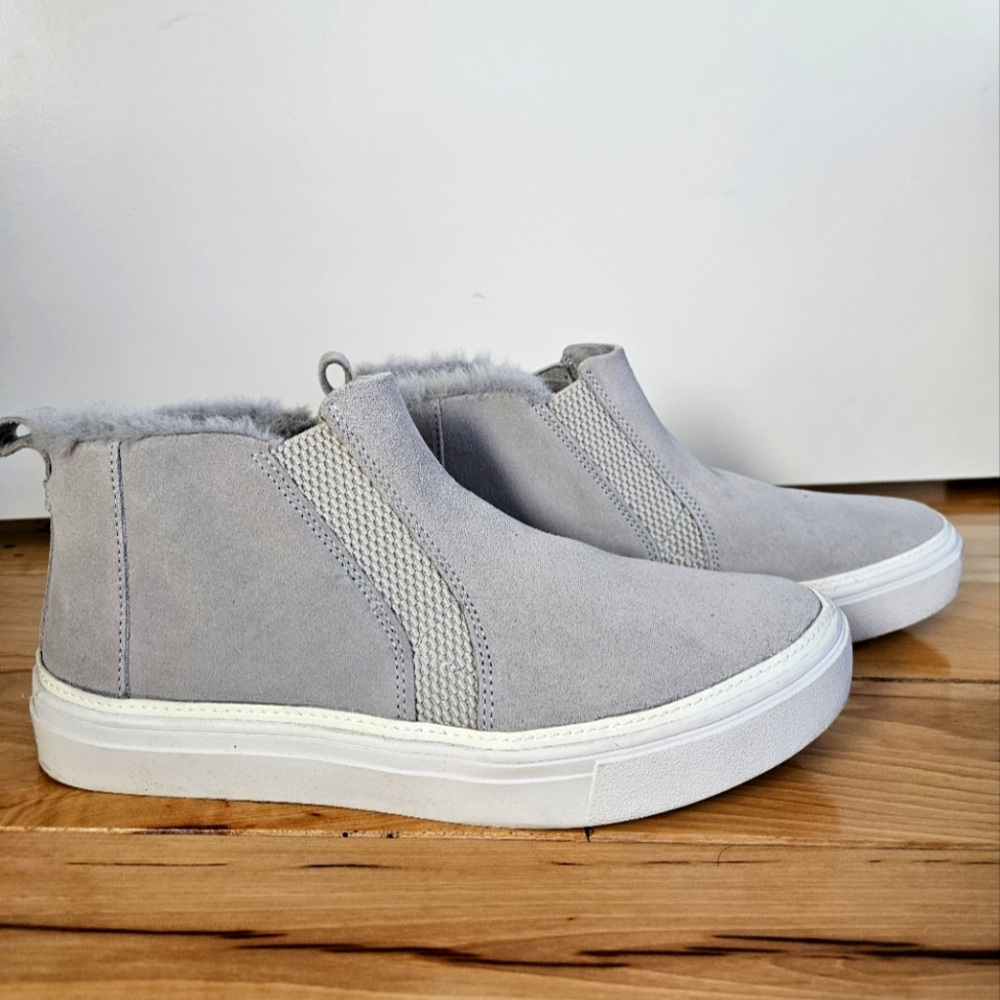 Toms Women's Light Gray Fur-Lined Suede Boots